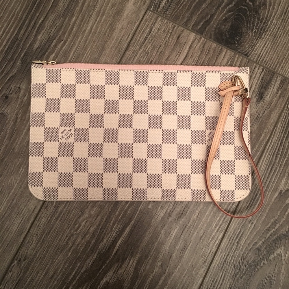 Louis Vuitton pouchette